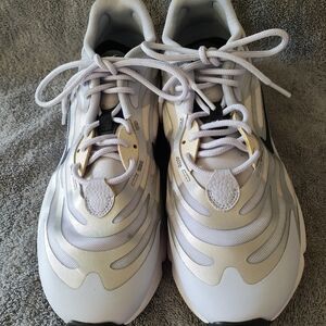 Nike Women's Air Max Exosense Metallic Silver Black Ghost size 10.5 (Tiny Flaw)